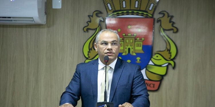 Prefeito de Cabedelo recua do apoio a Veneziano e vai votar na chapa governista completa