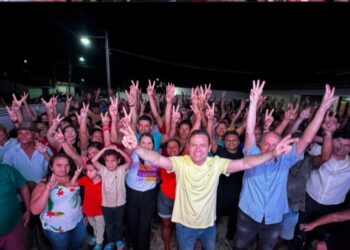 Waleska e Jobson mobilizam multidão em Mari e reforçam apoio à reeleição de Eduardo Brito