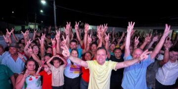 Waleska e Jobson mobilizam multidão em Mari e reforçam apoio à reeleição de Eduardo Brito