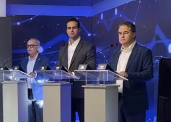 Bastidores: Cícero e Lucas “se estranham” durante intervalo do debate da TV Arapuan
