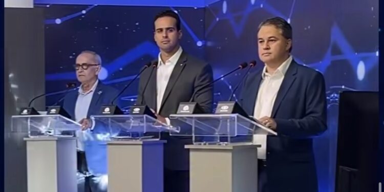 Bastidores: Cícero e Lucas “se estranham” durante intervalo do debate da TV Arapuan