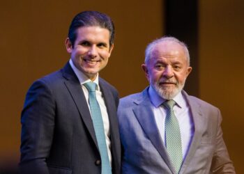 Lula fecha apoio à reeleição de Hugo à presidência da Câmara em 2027 em acordo com Ciro Nogueira; paraibano retribui gesto