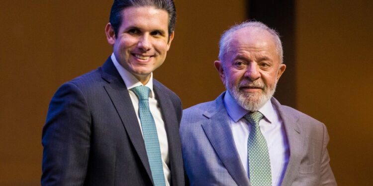 Lula fecha apoio à reeleição de Hugo à presidência da Câmara em 2027 em acordo com Ciro Nogueira; paraibano retribui gesto