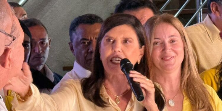 Lígia Feliciano faz primeira aparição como vice de Lucas