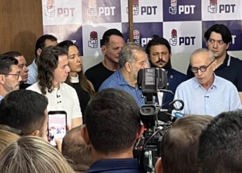 Durante coletiva, Carlos Lupi anuncia apoio do PDT a Cícero na disputa pelo Governo da Paraíba