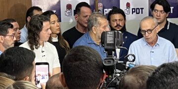 Durante coletiva, Carlos Lupi anuncia apoio do PDT a Cícero na disputa pelo Governo da Paraíba