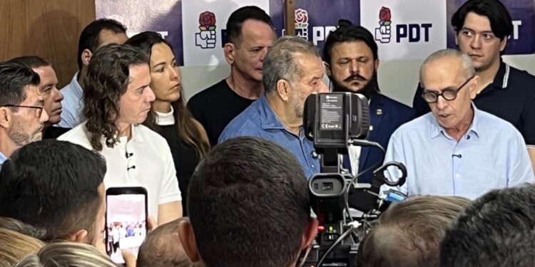 Durante coletiva, Carlos Lupi anuncia apoio do PDT a Cícero na disputa pelo Governo da Paraíba