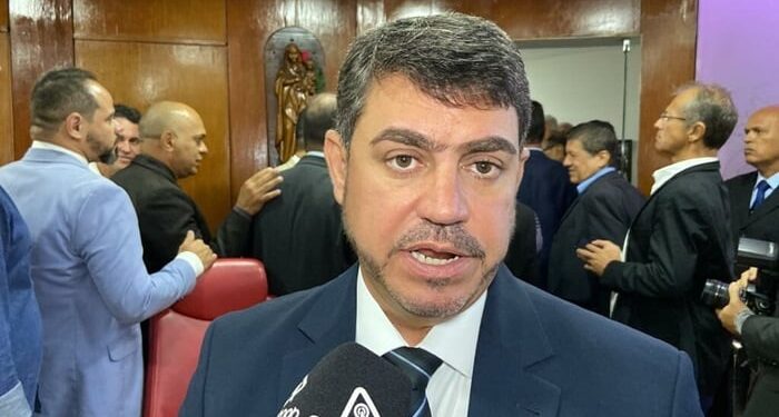 MPE pede ao TRE para barrar candidatura de Dinho em processo sob segredo de Justiça