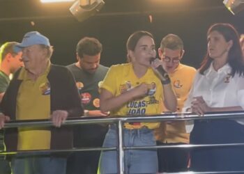 Daniella sobe o tom contra Veneziano durante evento em Campina: “Mentiroso, falso, você é um fake”