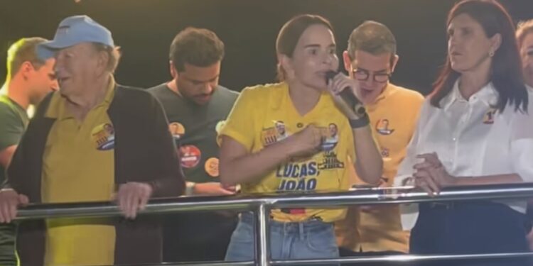 Daniella sobe o tom contra Veneziano durante evento em Campina: “Mentiroso, falso, você é um fake”