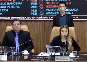 Jays de Nita sobe o tom e rebate vereador durante discussão: “Você grita sua mulher em casa, mas aqui não”