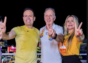 Com presença de Aguinaldo Ribeira, Eduardo Brito abre campanha em Mamanguape com adesivaço e carreata