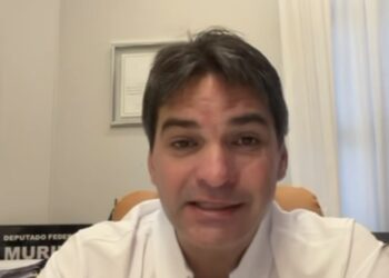 Após mal-estar por pedir votos para Efraim, Murilo Galdino explica fala em Catolé: “respeito à liderança local”