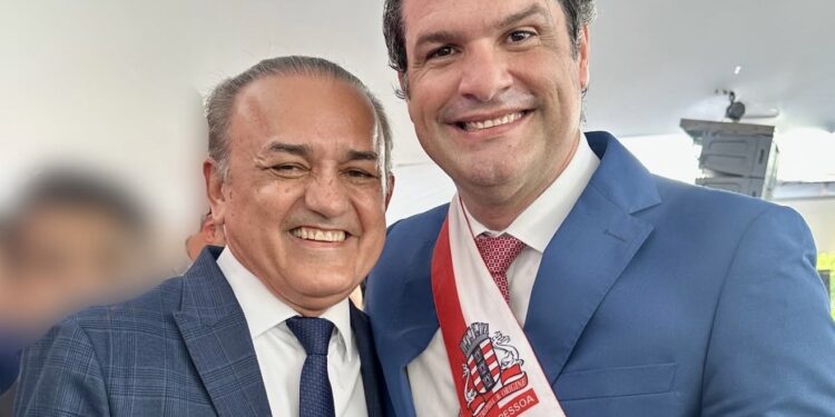 Com favoritismo de Corujinha, Léo Bezerra diz que não vai interferir na eleição para presidência da Câmara