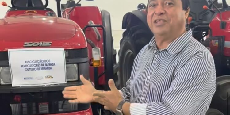Ex-prefeito de Lucena “guarda” trator recebido pela Codevasf em casa e só anuncia entrega meses depois, às vésperas da eleição