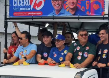 Adversários históricos em Queimadas, Ricardo e Minho se unem a Jacó Maciel durante carreata de Cícero