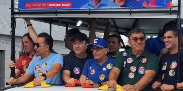 Adversários históricos em Queimadas, Ricardo e Minho se unem a Jacó Maciel durante carreata de Cícero
