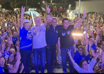 Márcio Roberto e Galego arrastam multidão em São Bento durante carreata conjunta