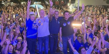 Márcio Roberto e Galego arrastam multidão em São Bento durante carreata conjunta