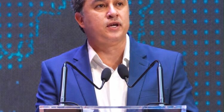 Efraim marca primeiro debate com propostas, firmeza e defesa de uma nova Paraíba