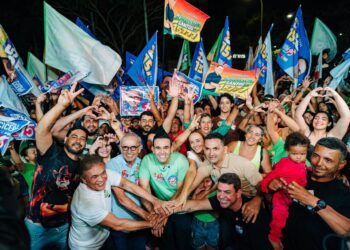 Jhony inaugura comitê de campanha em Campina ao lado de Cícero e lideranças políticas
