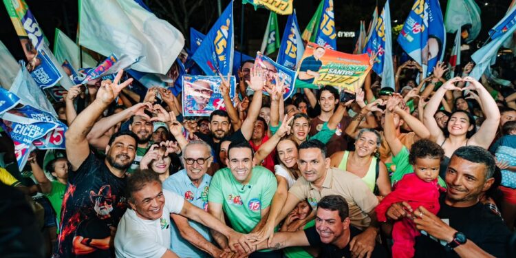 Jhony inaugura comitê de campanha em Campina ao lado de Cícero e lideranças políticas