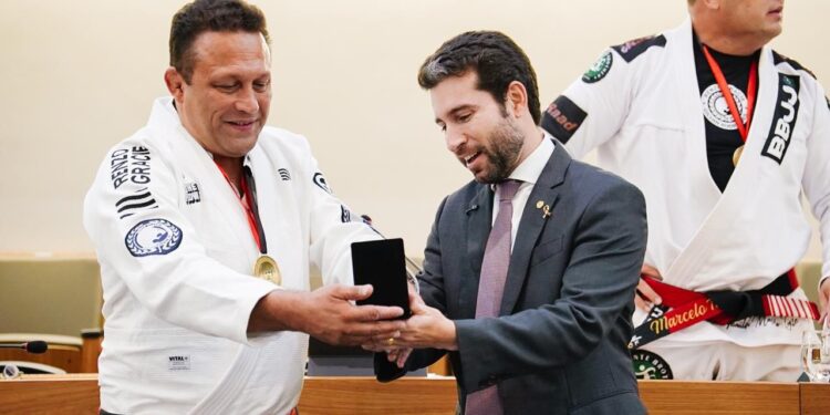 Por iniciativa de Michel Henrique, lendas das artes marciais Renzo Gracie, Ralph Gracie e Marcelo Tigre recebem honrarias na ALPB