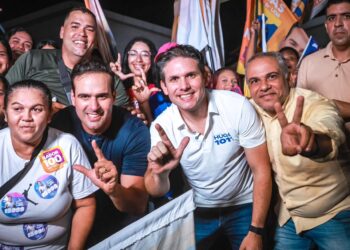 Prefeito Evilásio Cavalcanti reúne multidão em Cabedelo em apoio à reeleição de Lucas Ribeiro