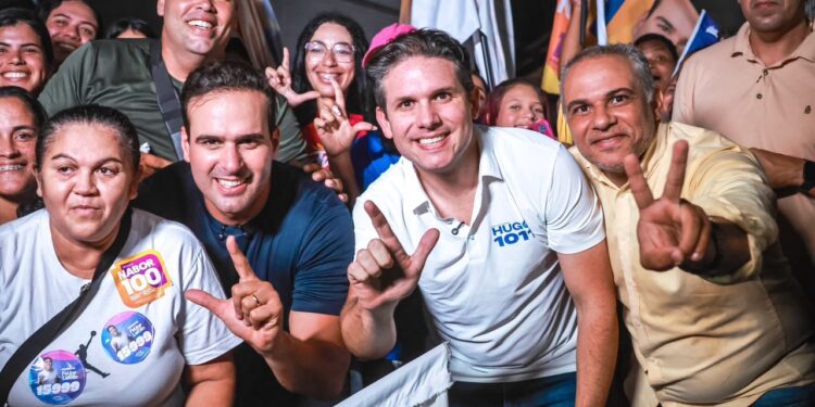 Prefeito Evilásio Cavalcanti reúne multidão em Cabedelo em apoio à reeleição de Lucas Ribeiro