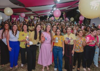 Força feminina: Lucena reúne Andreia Karla, Camila Mariz e mulheres do município
