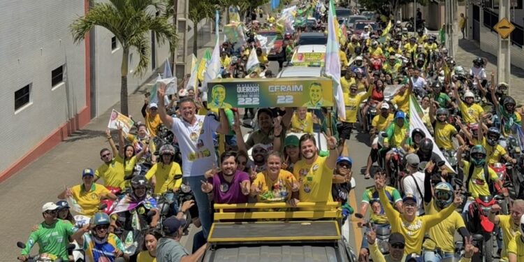 Carreta do 22 com Efraim e Bruno Cunha Lima leva multidão às ruas em Campina Grande