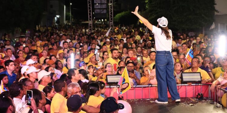 Pollyanna reúne multidão em Pombal e afirma: “A Cadeira do Povo do Sertão vai chegar a Brasília”