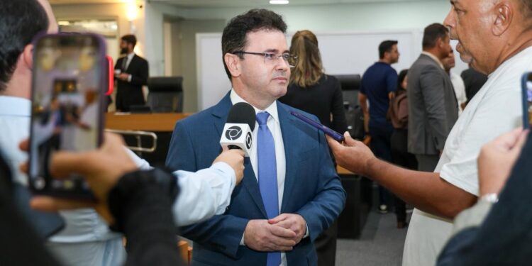 Previsão de Ricardo Pereira se concretiza e Aledson Moura renuncia à candidatura a deputado federal