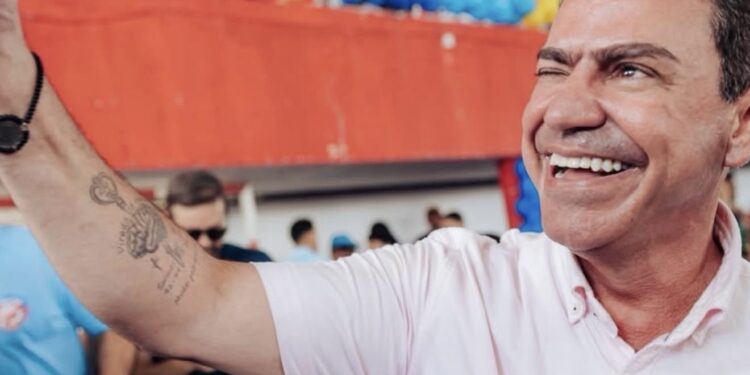 Bastidores: Dinho vai a Brasília tentar liberação no TSE, mas deputados já miram suas bases