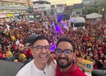 Raniery e Tibério levam multidão às ruas de Guarabira durante Arrastão