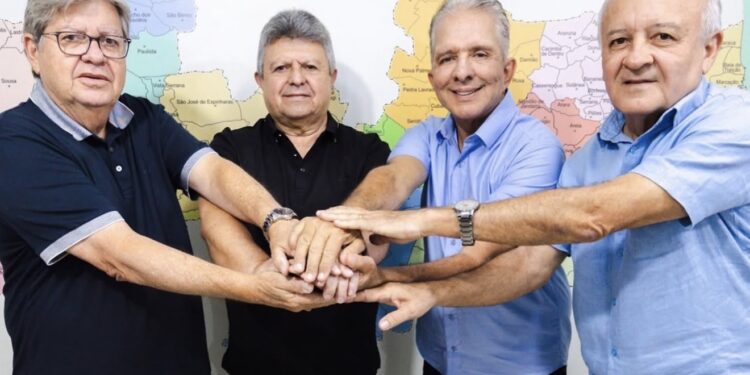 Mais dois prefeitos deixam candidatura de Veneziano, que contabiliza 13ª baixa em uma semana