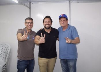 Como antecipado pelo site, Vitor Hugo desiste de candidatura e entra na campanha de Hervázio