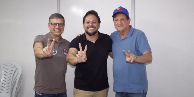 Como antecipado pelo site, Vitor Hugo desiste de candidatura e entra na campanha de Hervázio