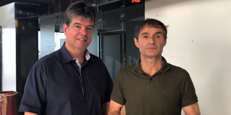 Em meio a disputa interna no Podemos, clima entre Ruy e Romero azeda e deputados cortam relação