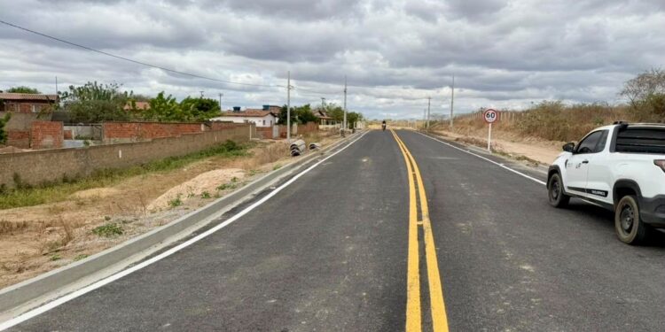 Pavimentação da PB-387 avança para garantir mais segurança e conforto no Alto Sertão