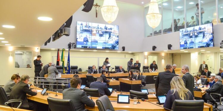 Política da Paraíba divulga última pesquisa para a ALPB antes das eleições; veja números