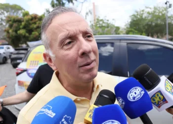 Exclusivo: Aguinaldo telefona para deputados da base e passa orientação sobre eleição para presidência da Assembleia