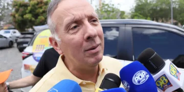 Exclusivo: Aguinaldo telefona para deputados da base e passa orientação sobre eleição para presidência da Assembleia