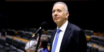 Aguinaldo reúne deputados da federação PP/União Brasil para discutir presidência da ALPB