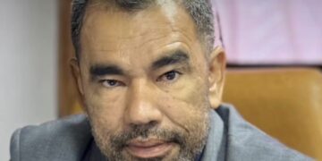 Postura de Nôquinha durante sessão em Bayeux gera questionamentos na disputa pela presidência da Câmara